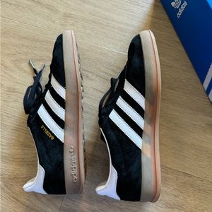Adidas Gazelle Indoor size 7(38 2/3) in Black. Very good condition.